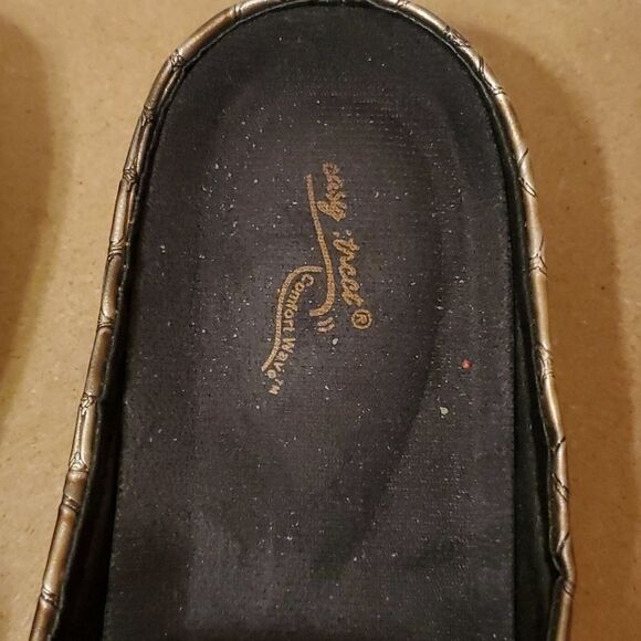 Easy Street mock croc tasseled metallic gold slip on shoes size 7 - Picture 5 of 7